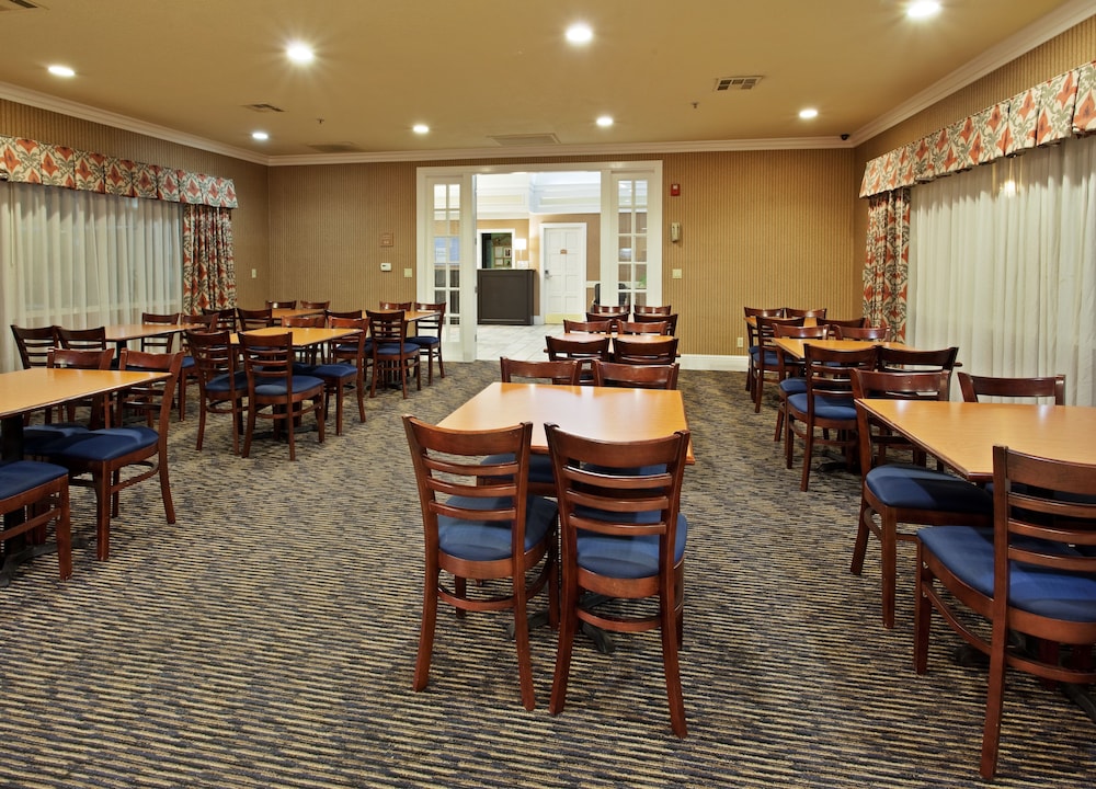 Holiday Inn Express Hotel & Suites Corning 39/45