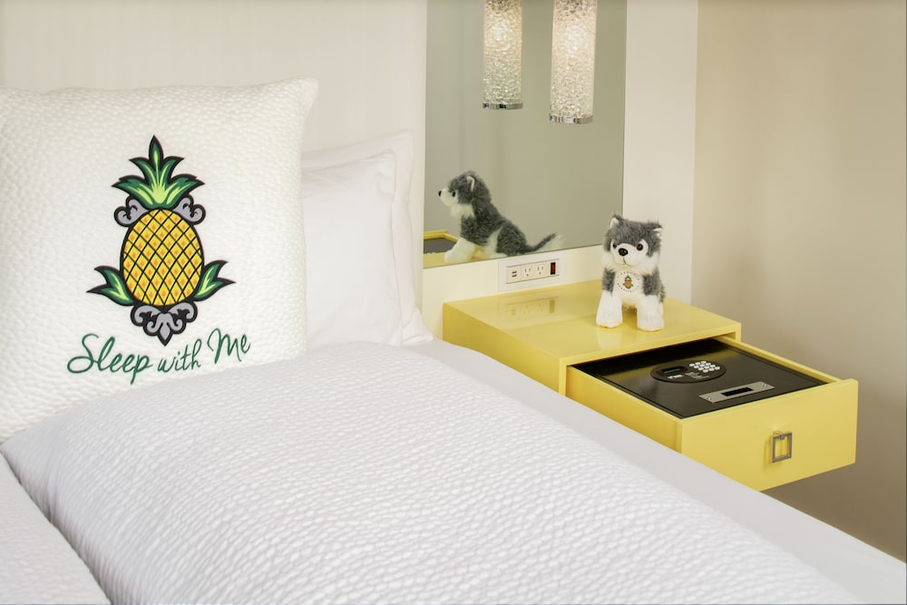Staypineapple, A Delightful Hotel, South End Boston 22/46