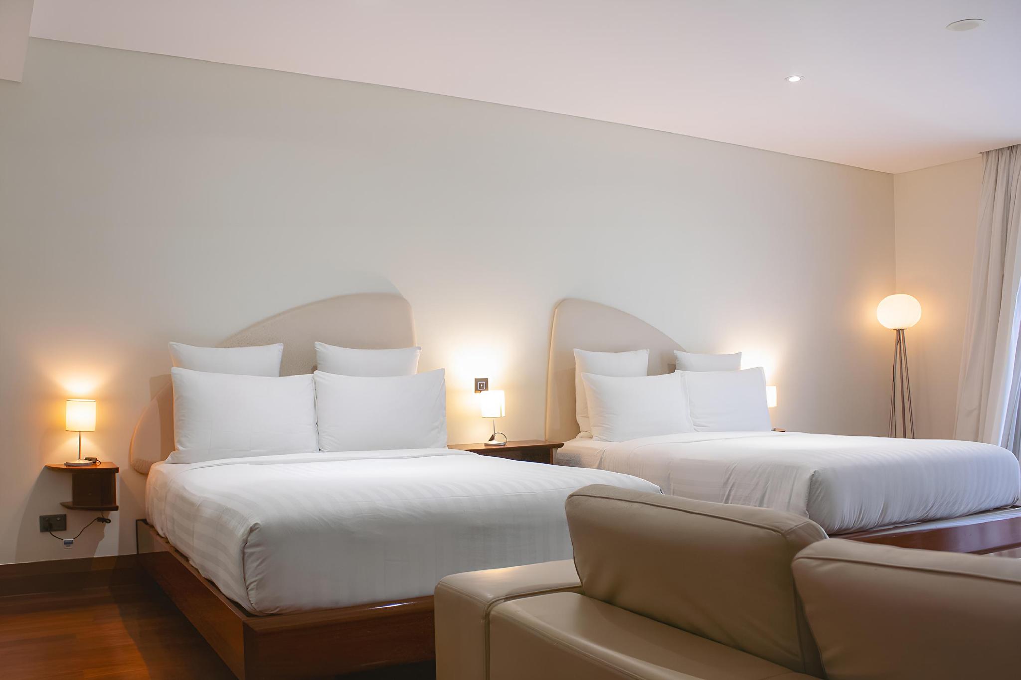 Room, Twin Beds, Dara Wing