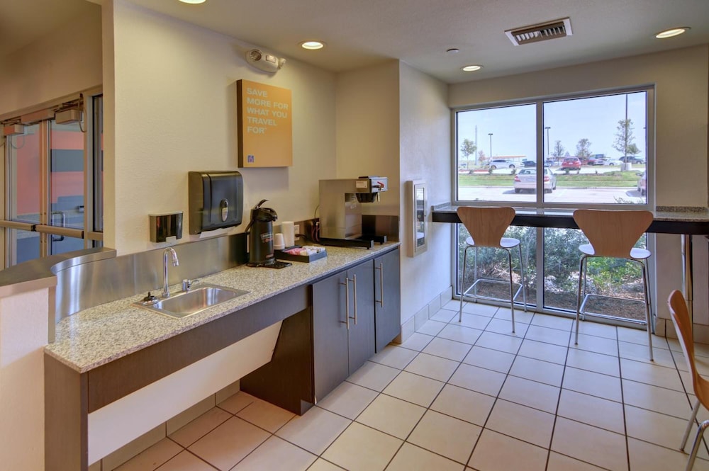Motel6 Roanoke, TX - Northlake - Speedway 35/48