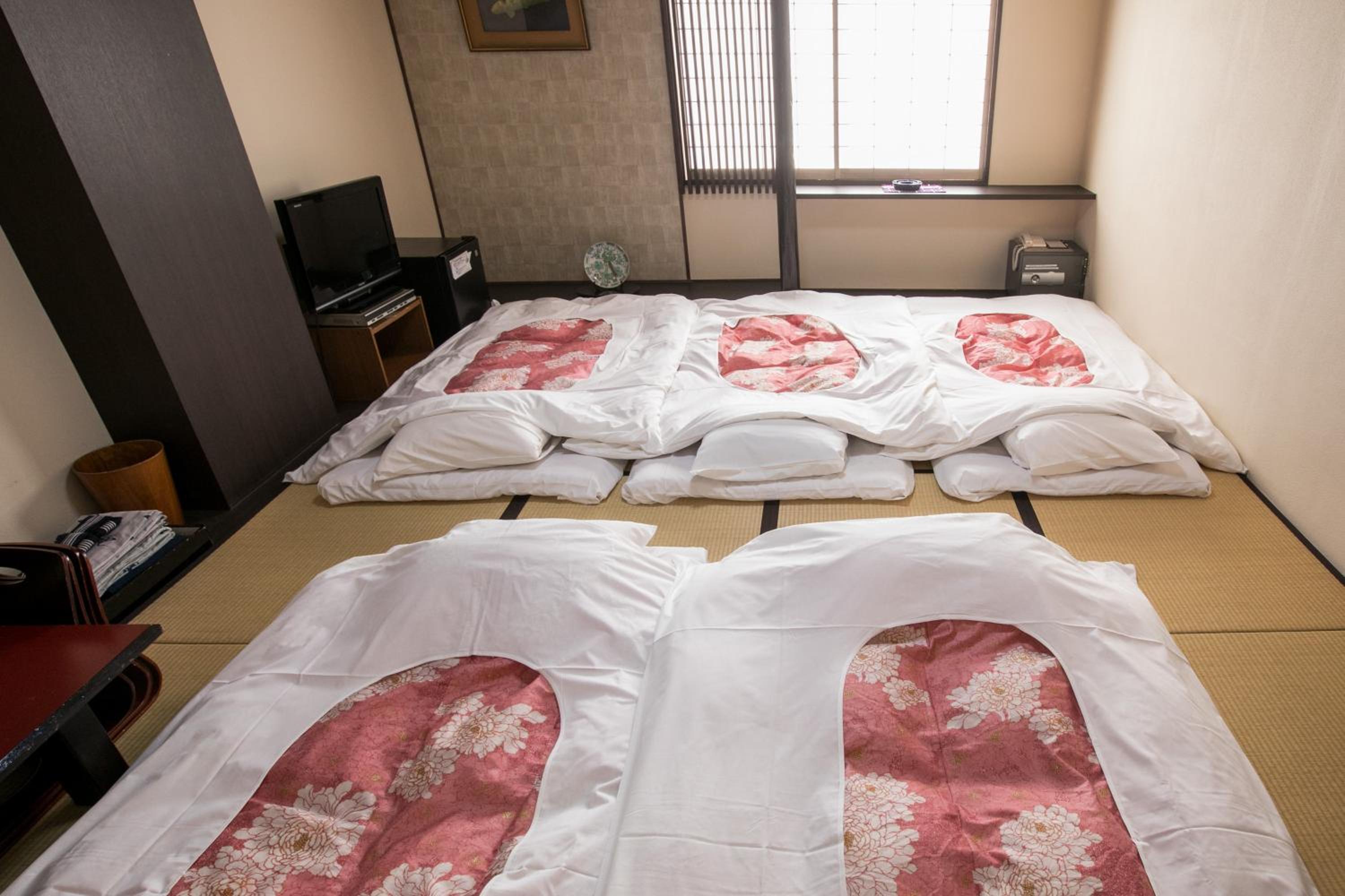 Japanese, Economy, Shared Bathroom