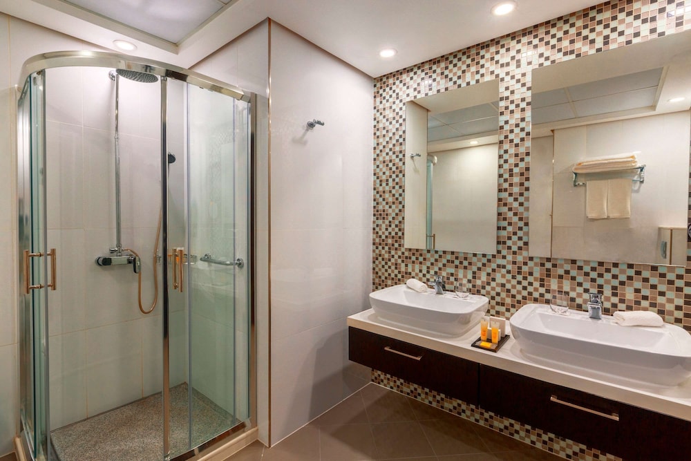 Ramada Hotel & Suites by Wyndham Amwaj Islands Manama 10/61
