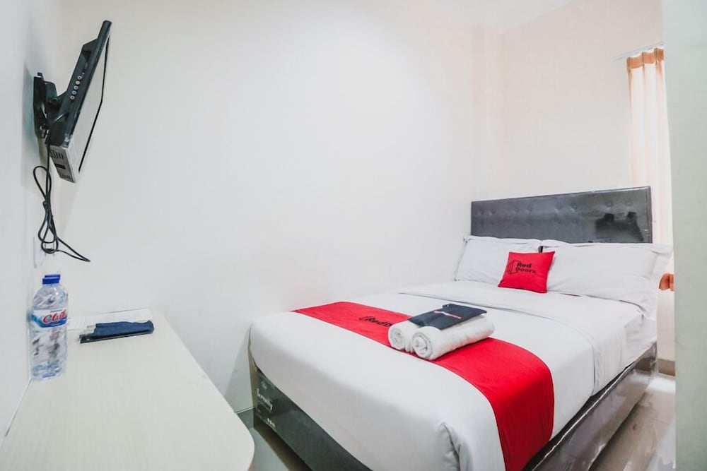 Reddoorz Plus Near Mall Ciputra Jakarta 17/51