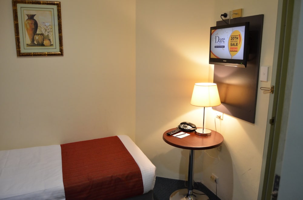 Devere Hotel 34/53