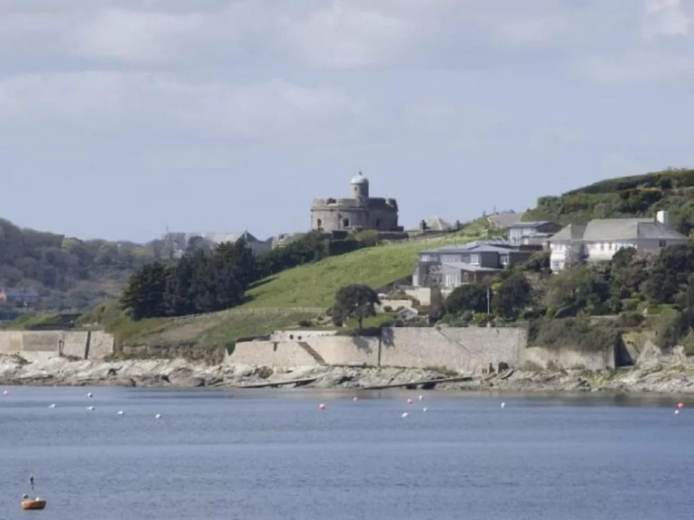 Ship and Castle Hotel 66/70