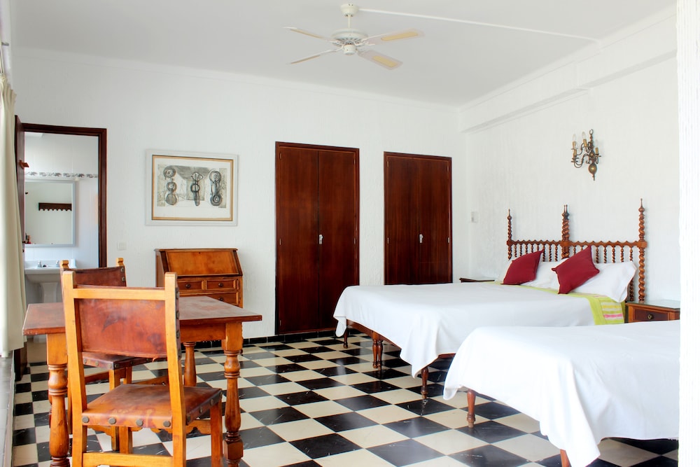 HOSTAL CAS BOMBU 22/56