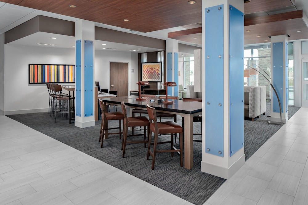 Holiday Inn Express & Suites Elkhorn - Lake Geneva Area 39/55