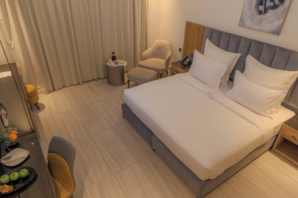 غرفة قياسية بسرير كينج، فندق ساس(Four Points by Sheraton Hafar Al Batin) 2/2