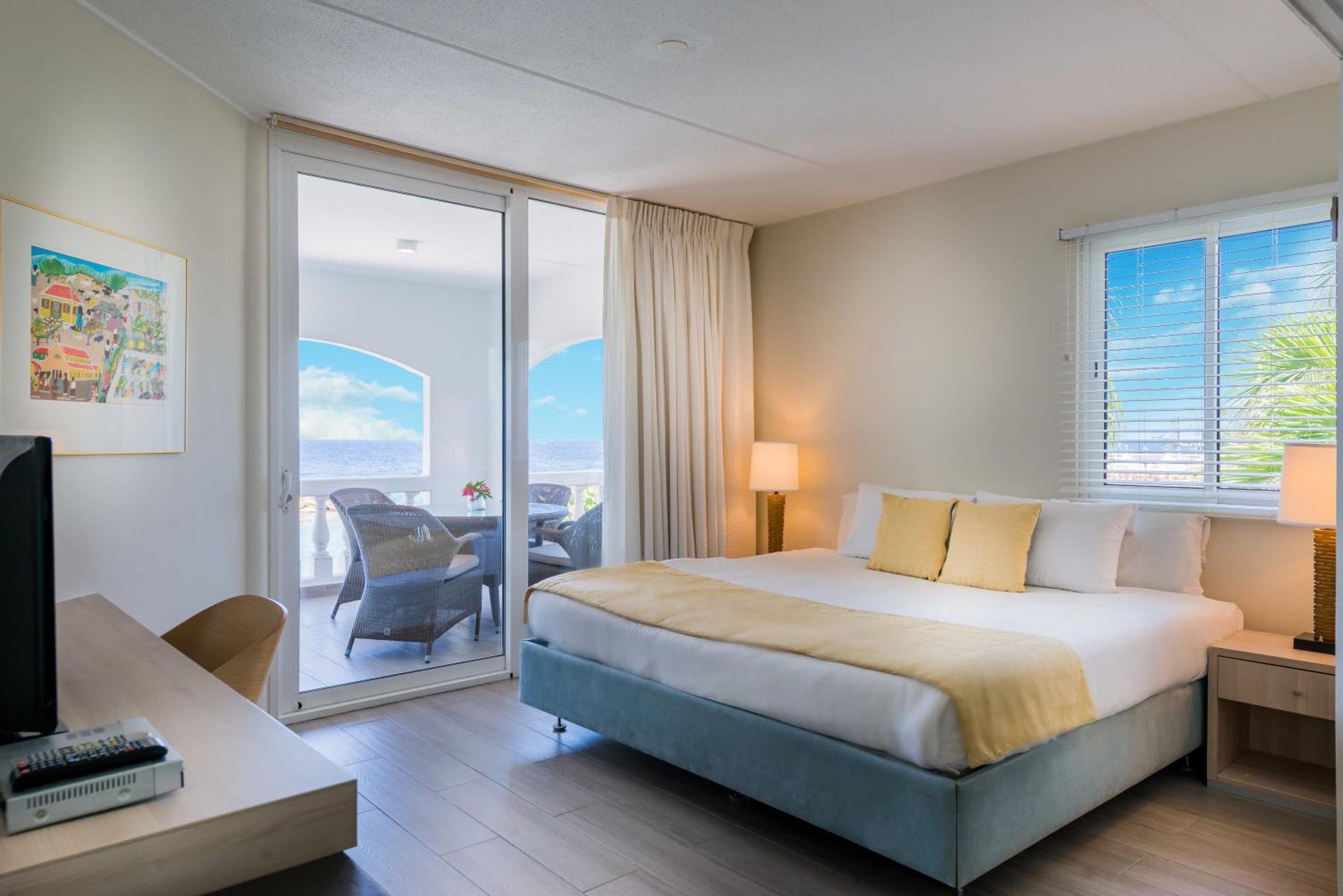 2 Bedrooms, Connecting, La Belle, Apartment