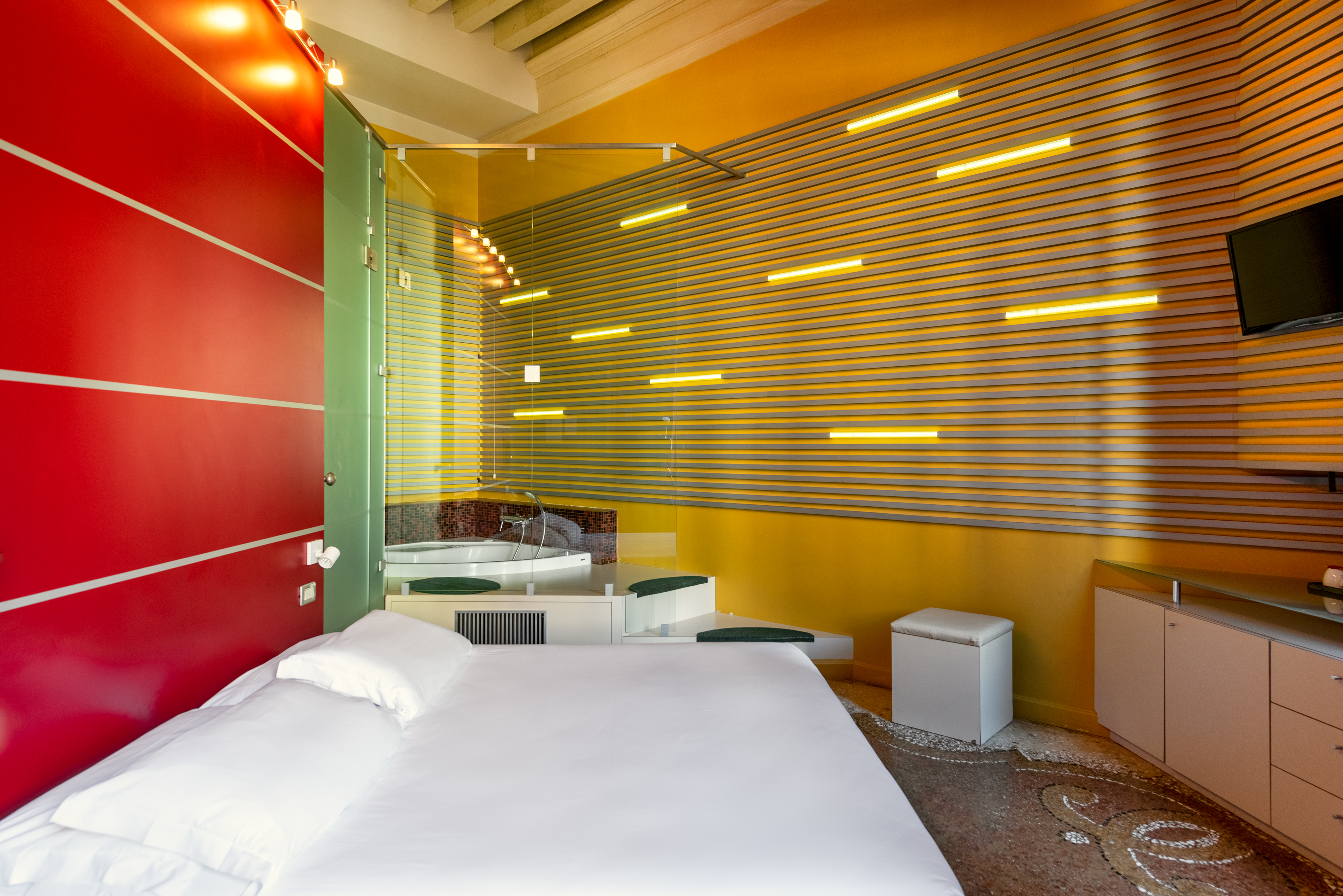 Deluxe, Double Bed