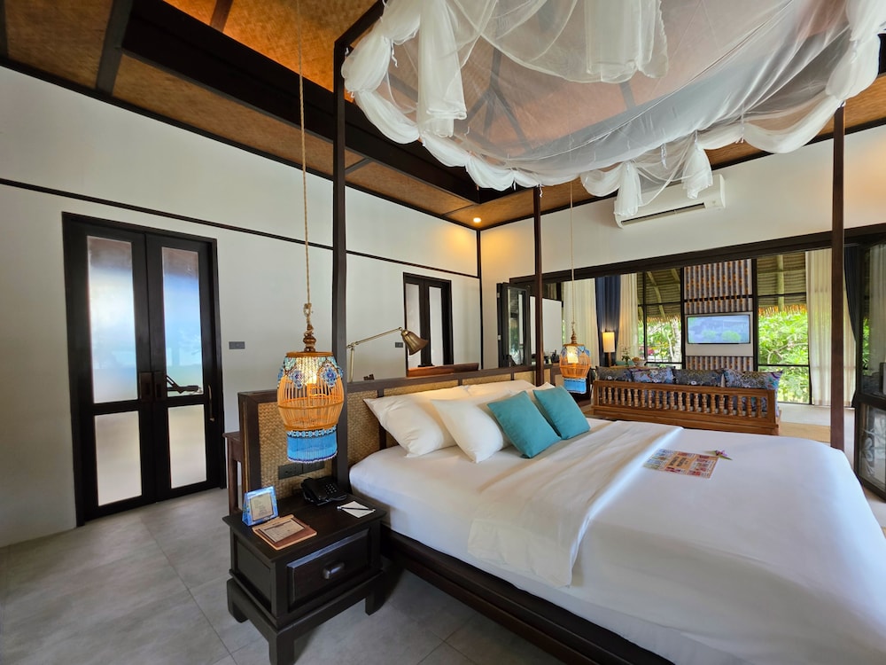 1 Bedroom, Pool, Villa, King Bed, Beach Front