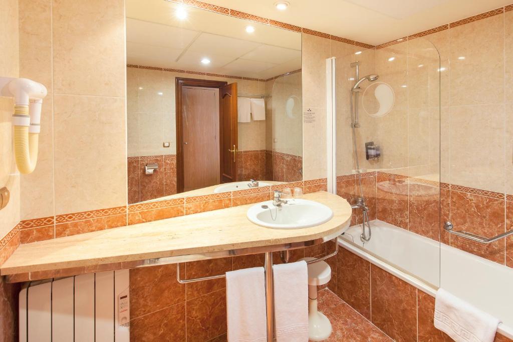 M Room, Single, Pool View