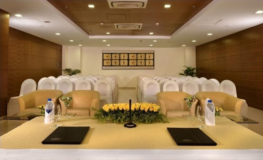 Majestic Court Sarovar Portico 42/46