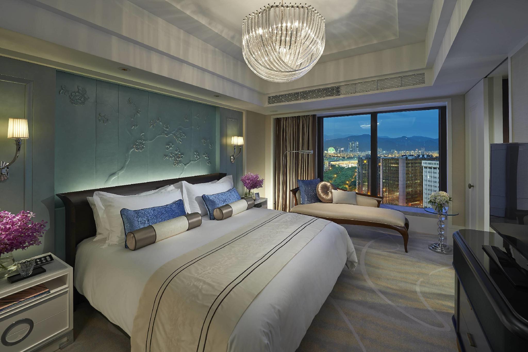 City, Club, Suite