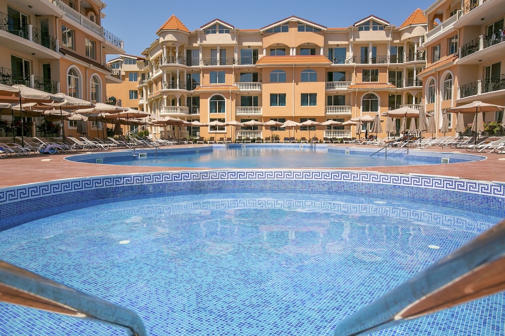 Hacienda Beach Resort 4/70