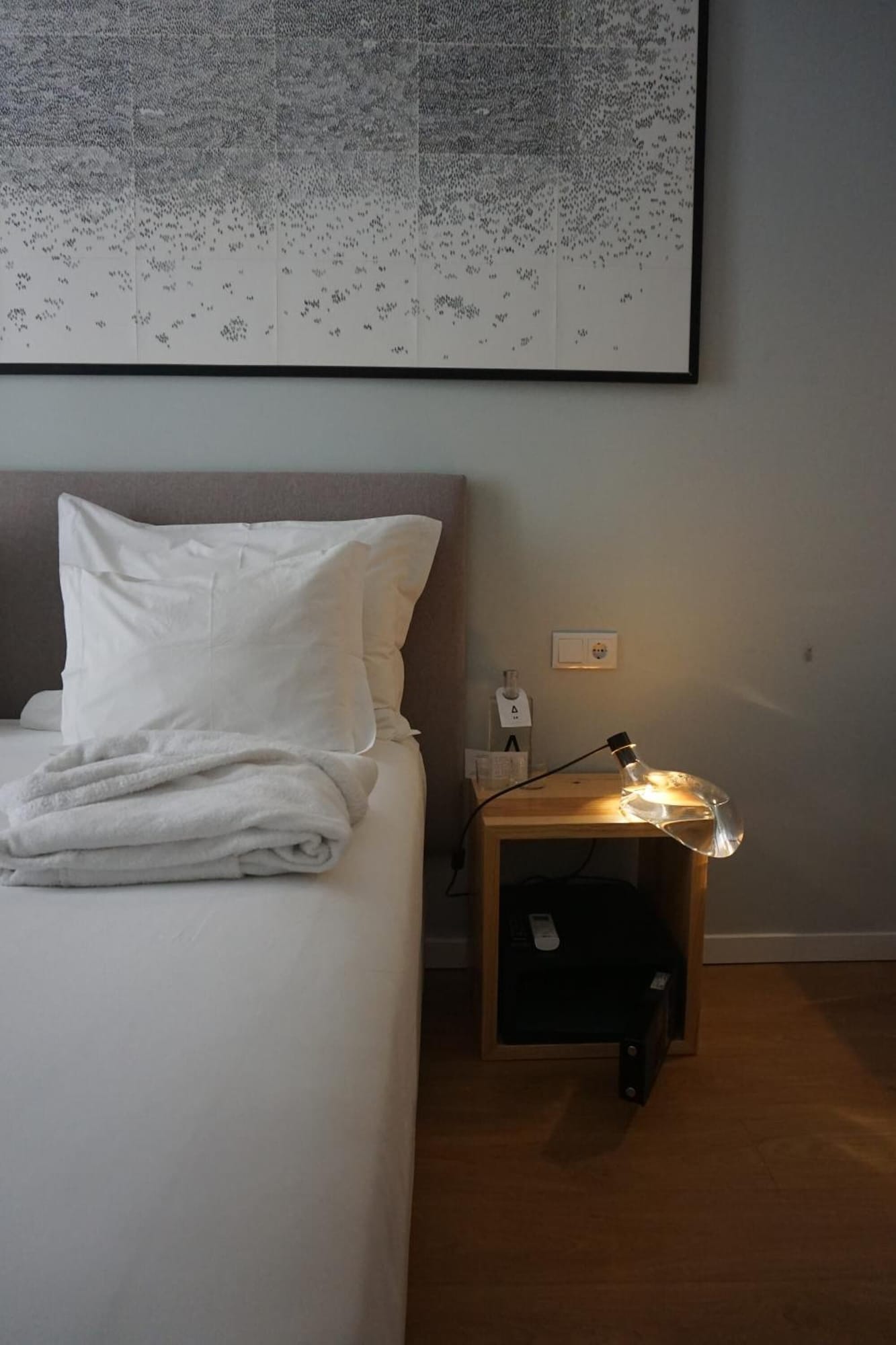 Room, Double Bed, City View, Small 5/5