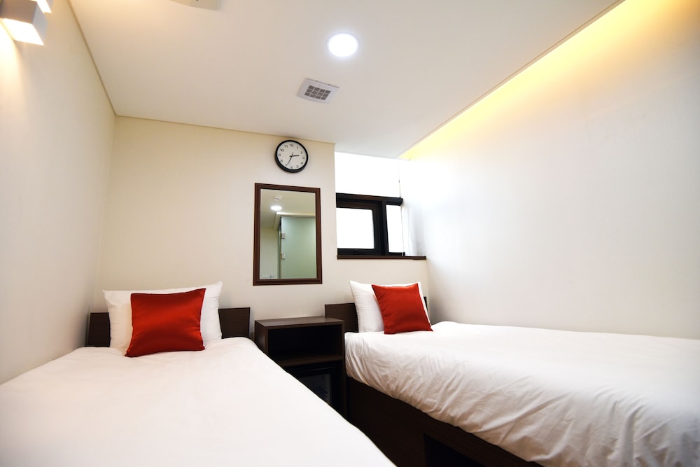 57 Myeongdong Hostel 23/66