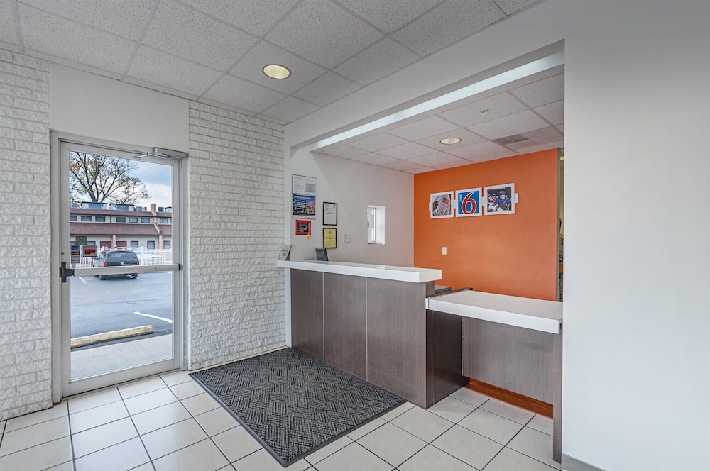 Lobby at Motel6 Winchester, VA, WINCHESTER - VA
