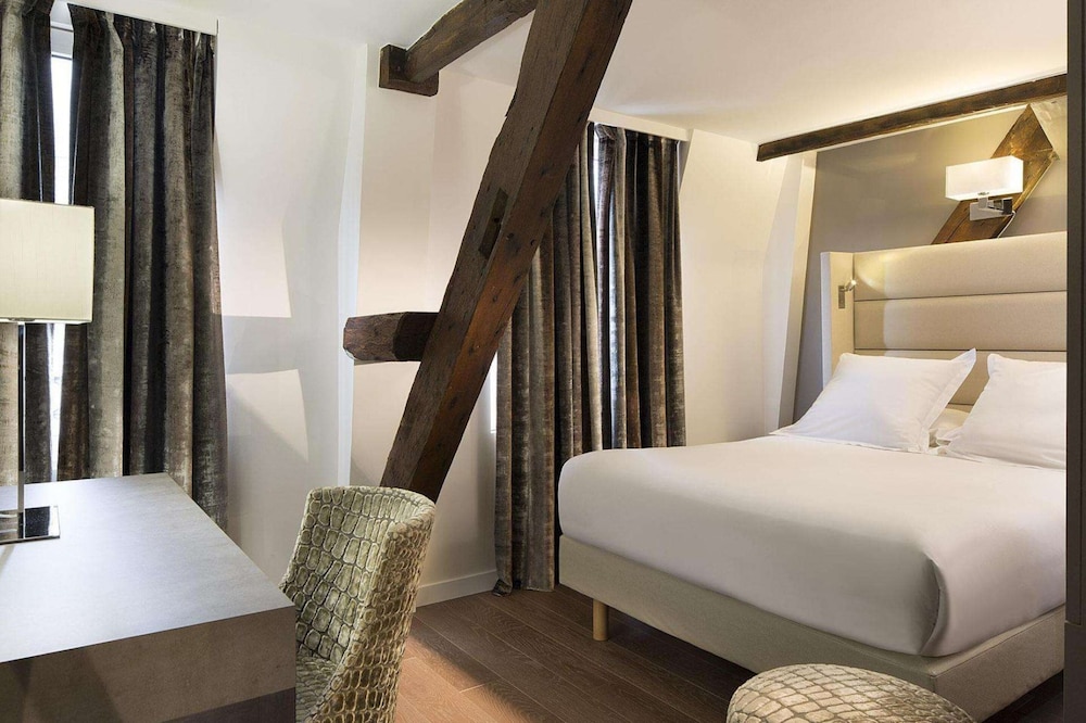 ROOM, SINGLE