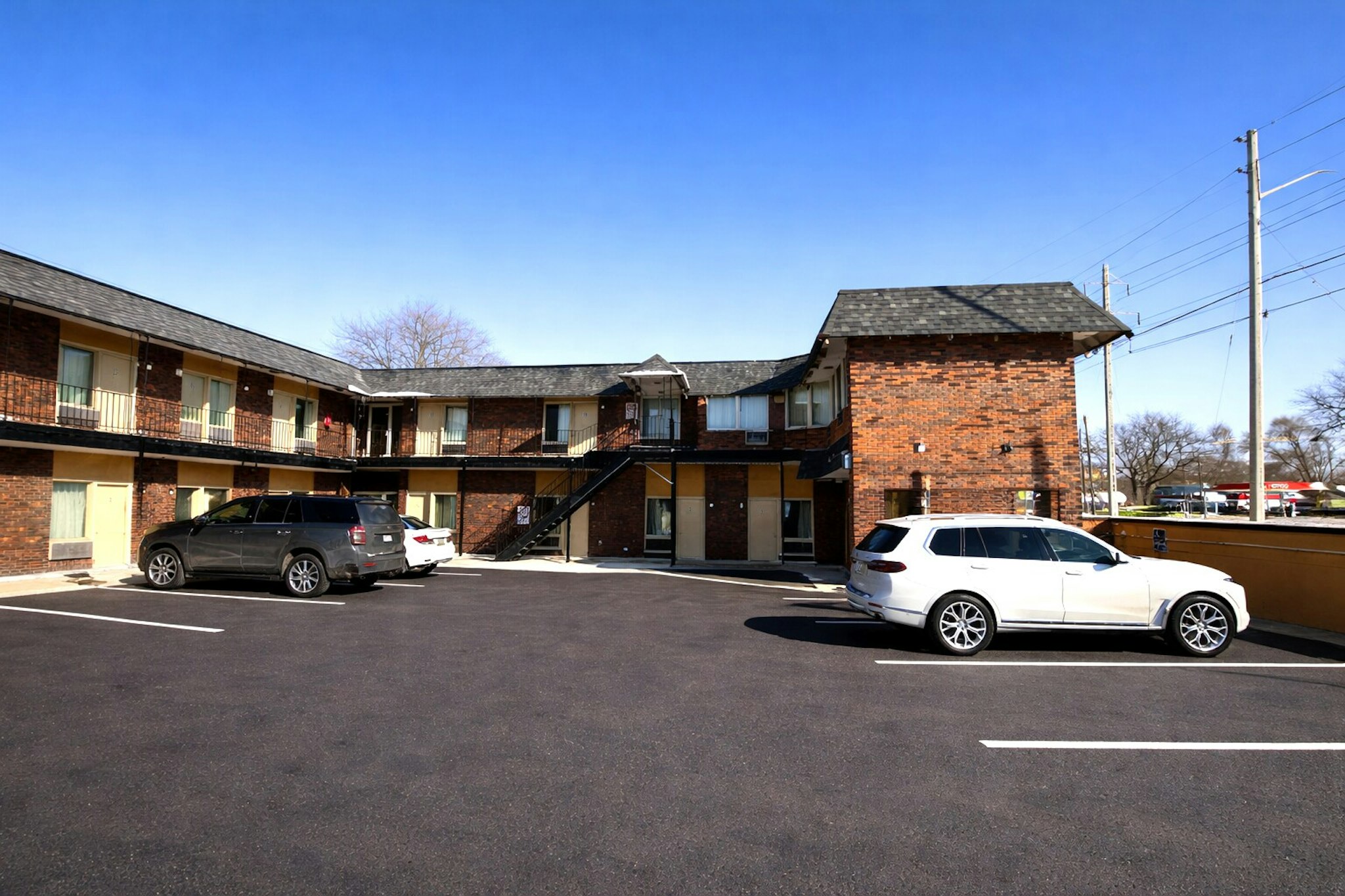 The Queen B Motel, Detroit-Warren 30/38