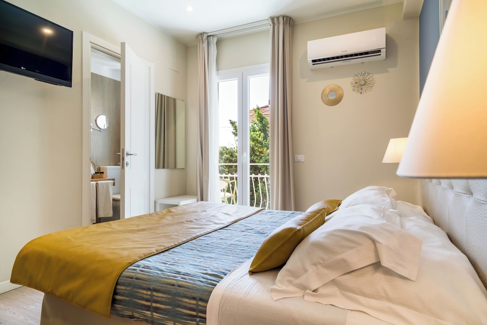 Connecting, Deluxe, Family, Queen and Twin Beds, Sea Front