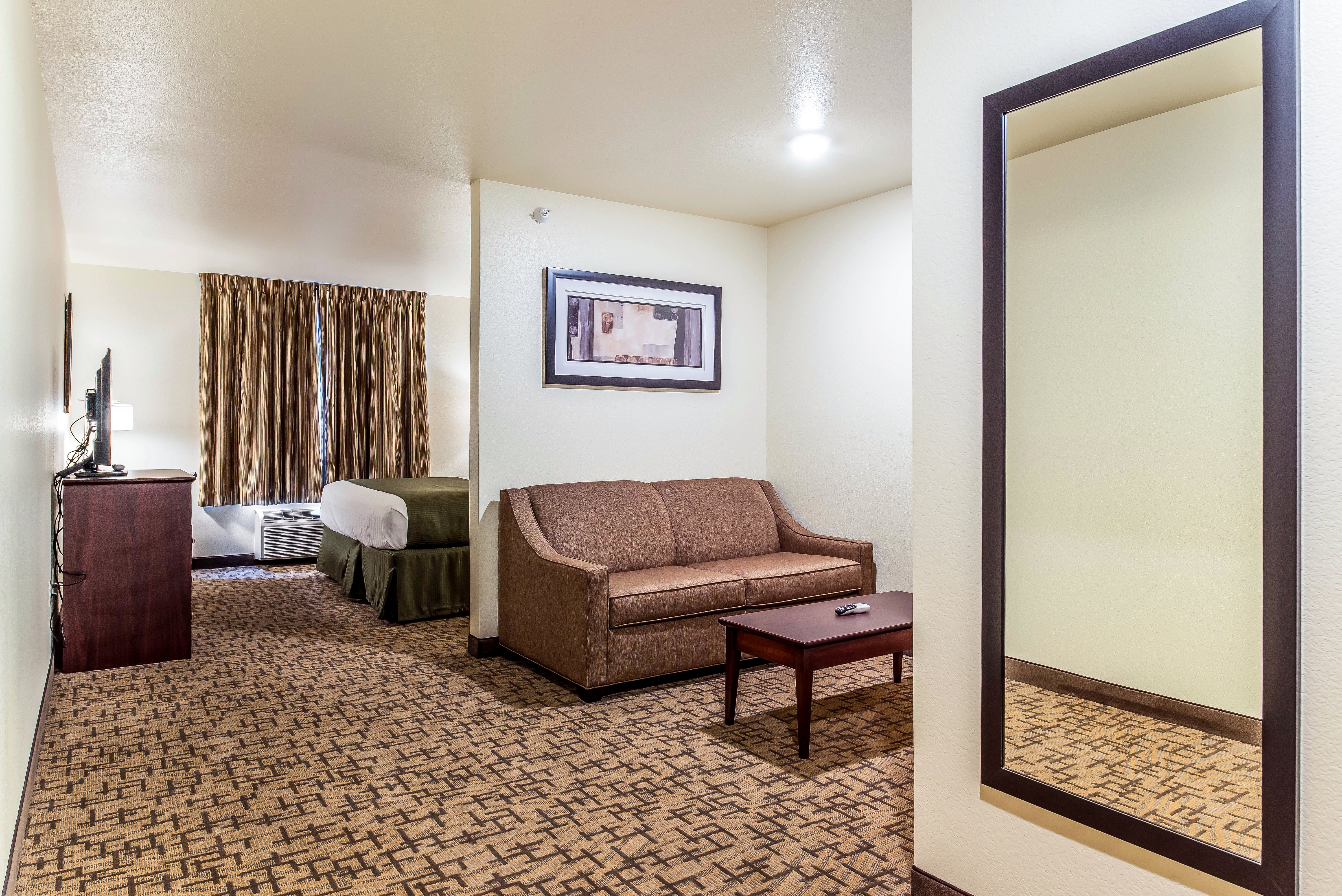 Cobblestone Hotel & Suites - Hutchinson 15/25