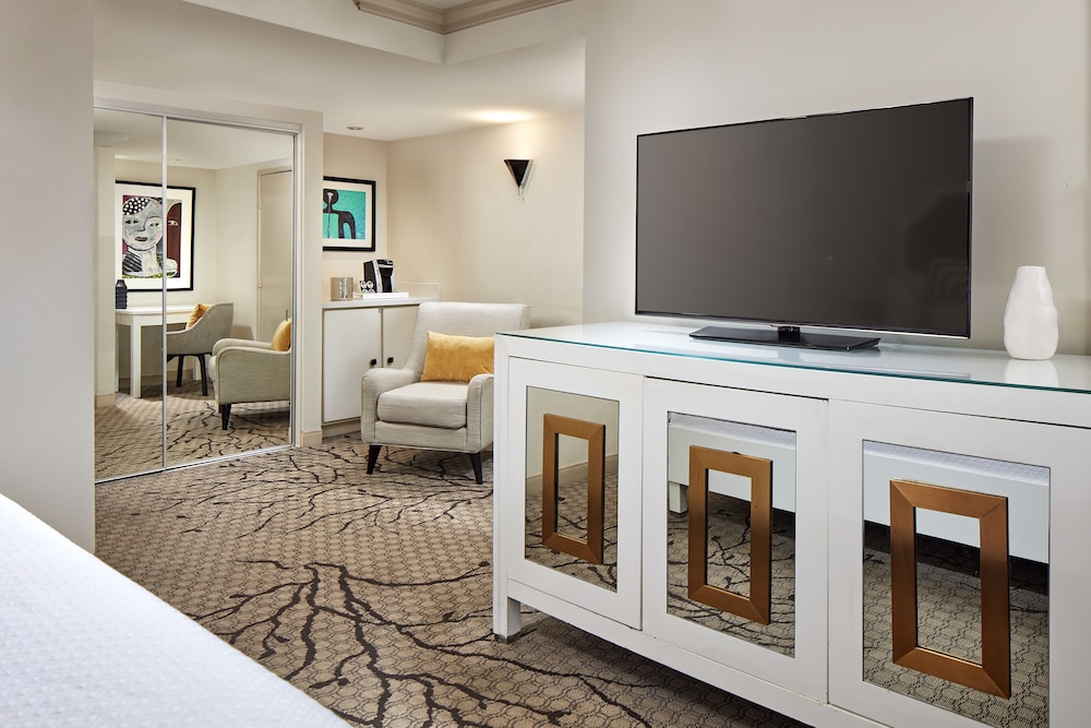 Carlyle Inn 55/69