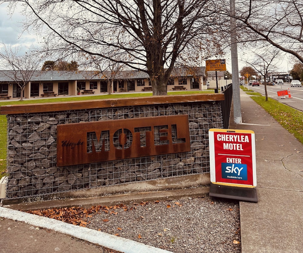 Cherylea Motel 4/72