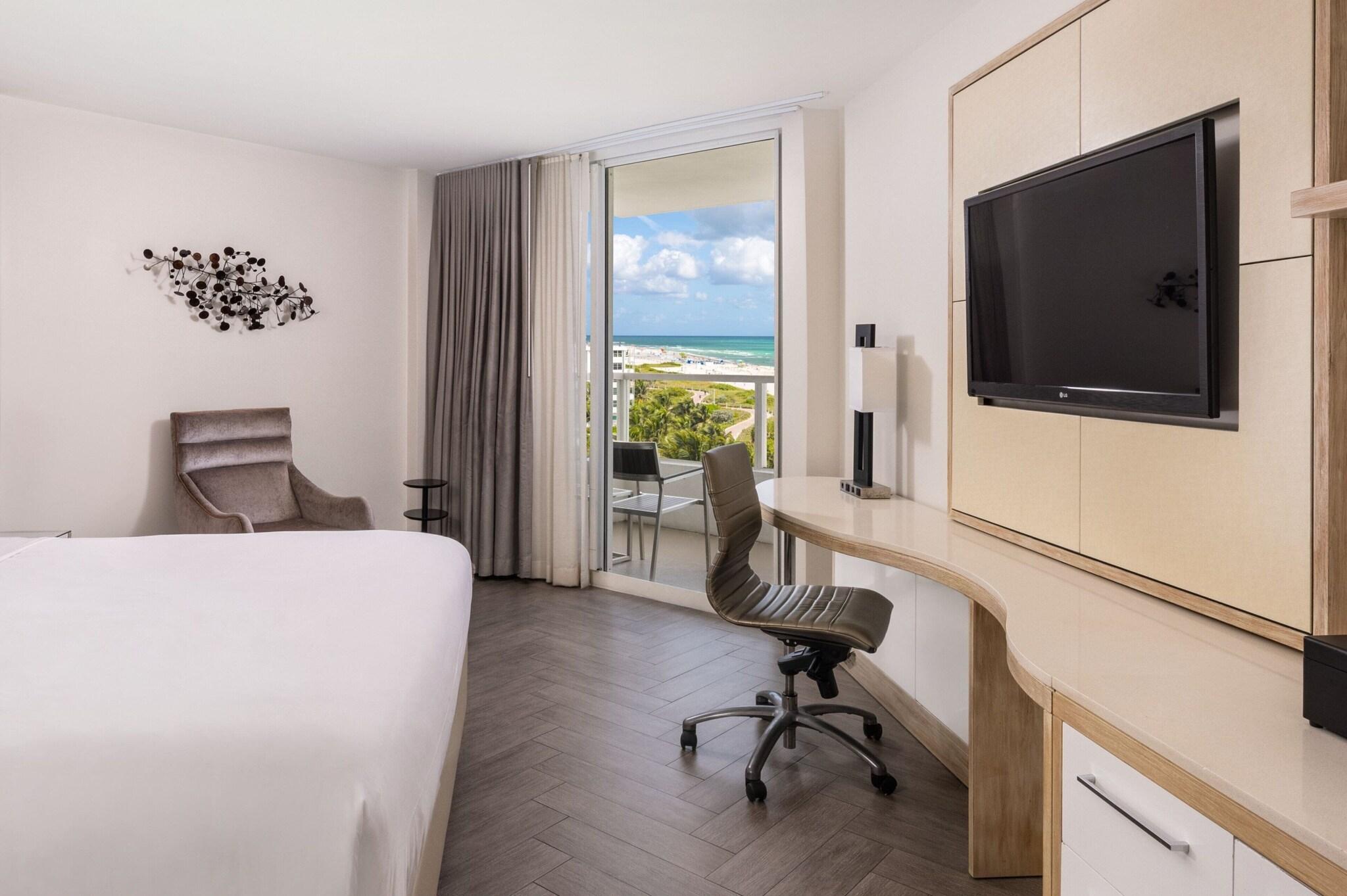 غرفة بسرير كينج بشرفة