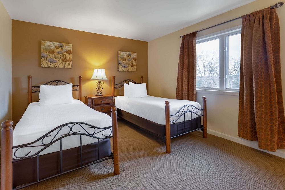 Tamarack Wisconsin Dells a Ramada by Wyndham 10/50