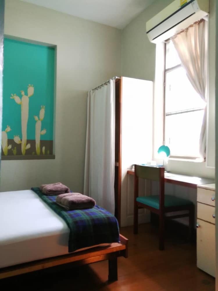 60 Bluehouse - Hostel 16/40