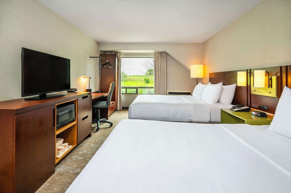 Room, 2 Queen Beds, Stair Access Only, High Floor