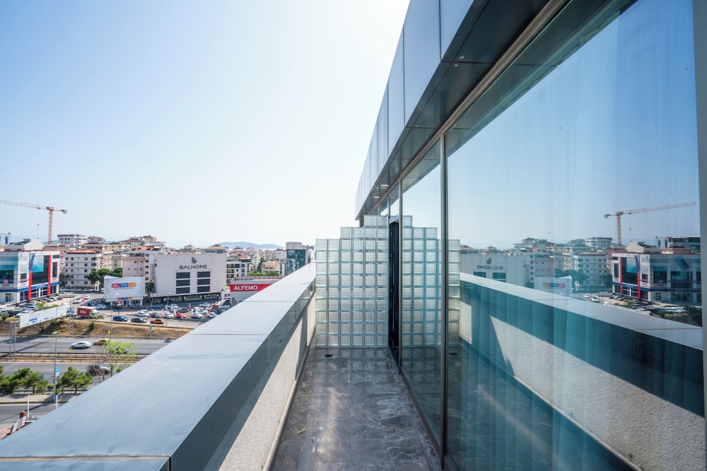 216 Ruby Suite 35/43