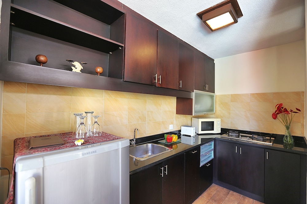 THE SANYAS SUITE 58/72