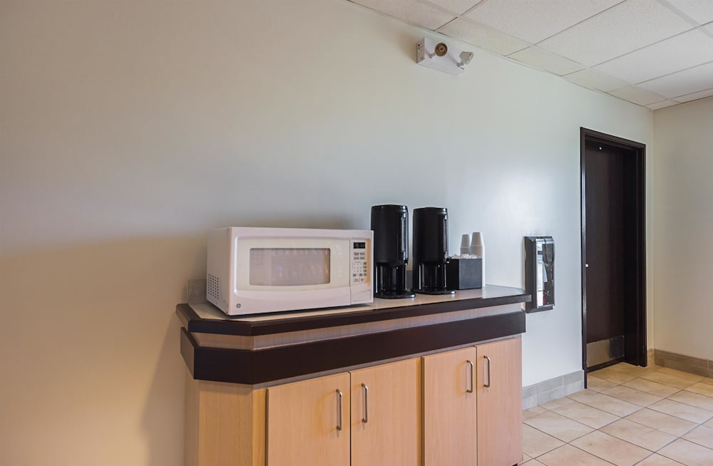 Motel6 Whitby ON - Toronto East 41/41
