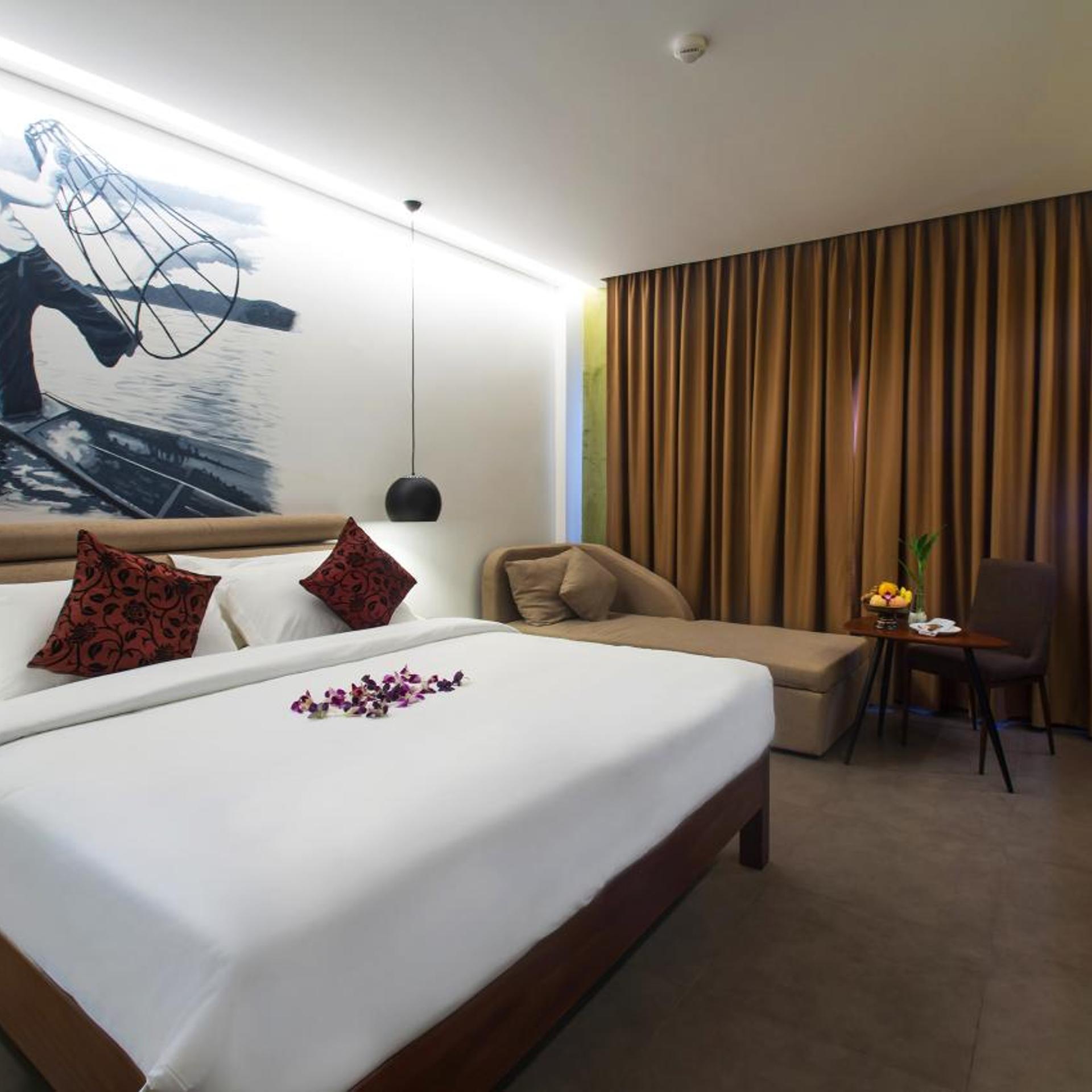 Deluxe, Double Bed, City View