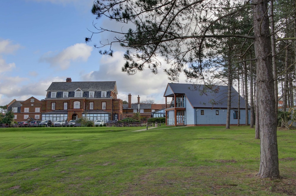 Le Strange Arms Beachside Hotel & Lodges 38/39