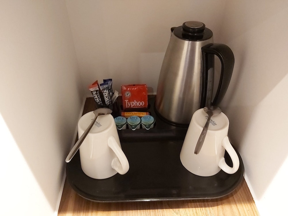 Holiday Inn Express Windsor 34/74