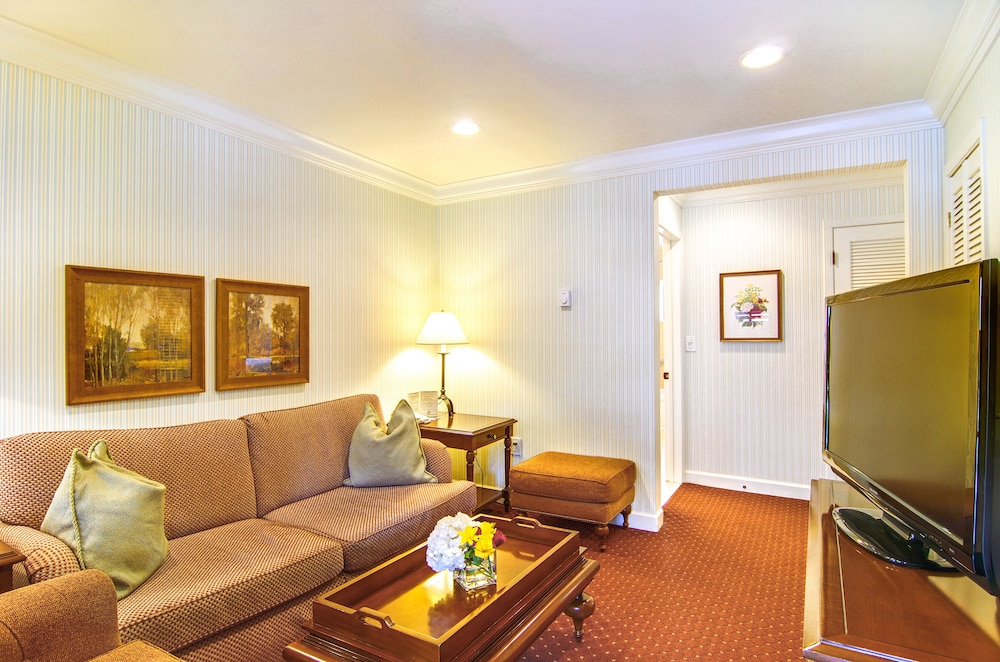 Wayside Inn 34/44