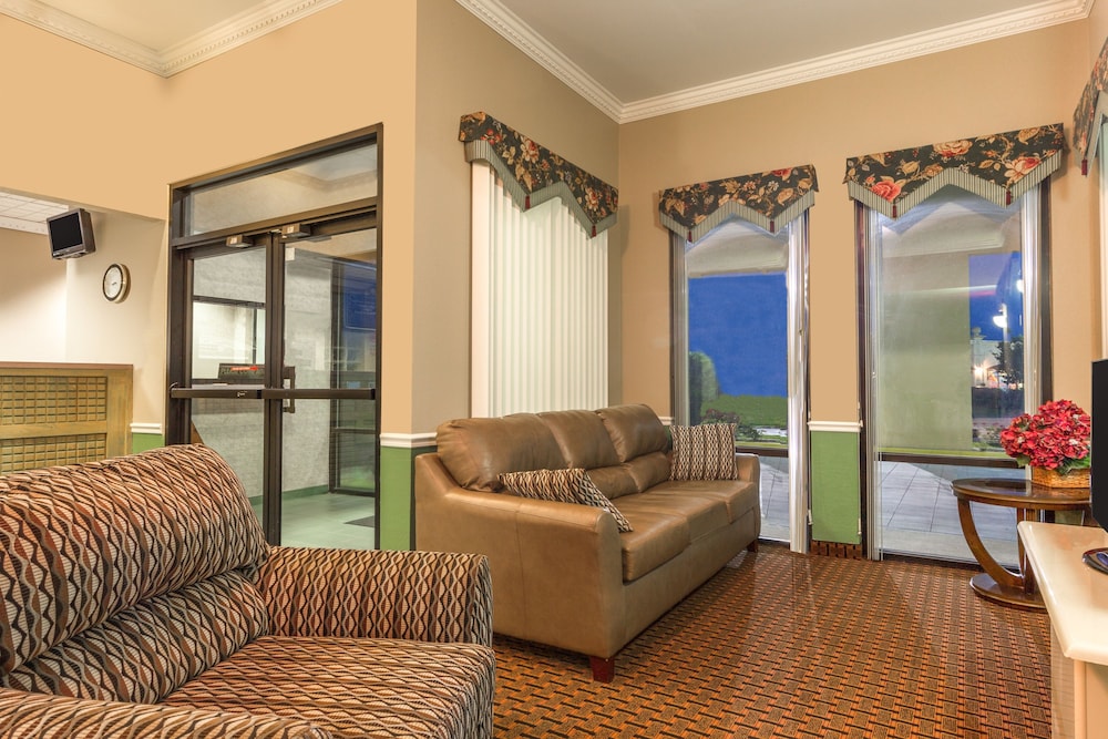 Super 8 By Wyndham Madison/Ridgeland Area 52/58
