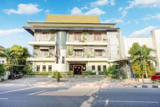 OYO 3819 Hotel Winotosastro 1/33