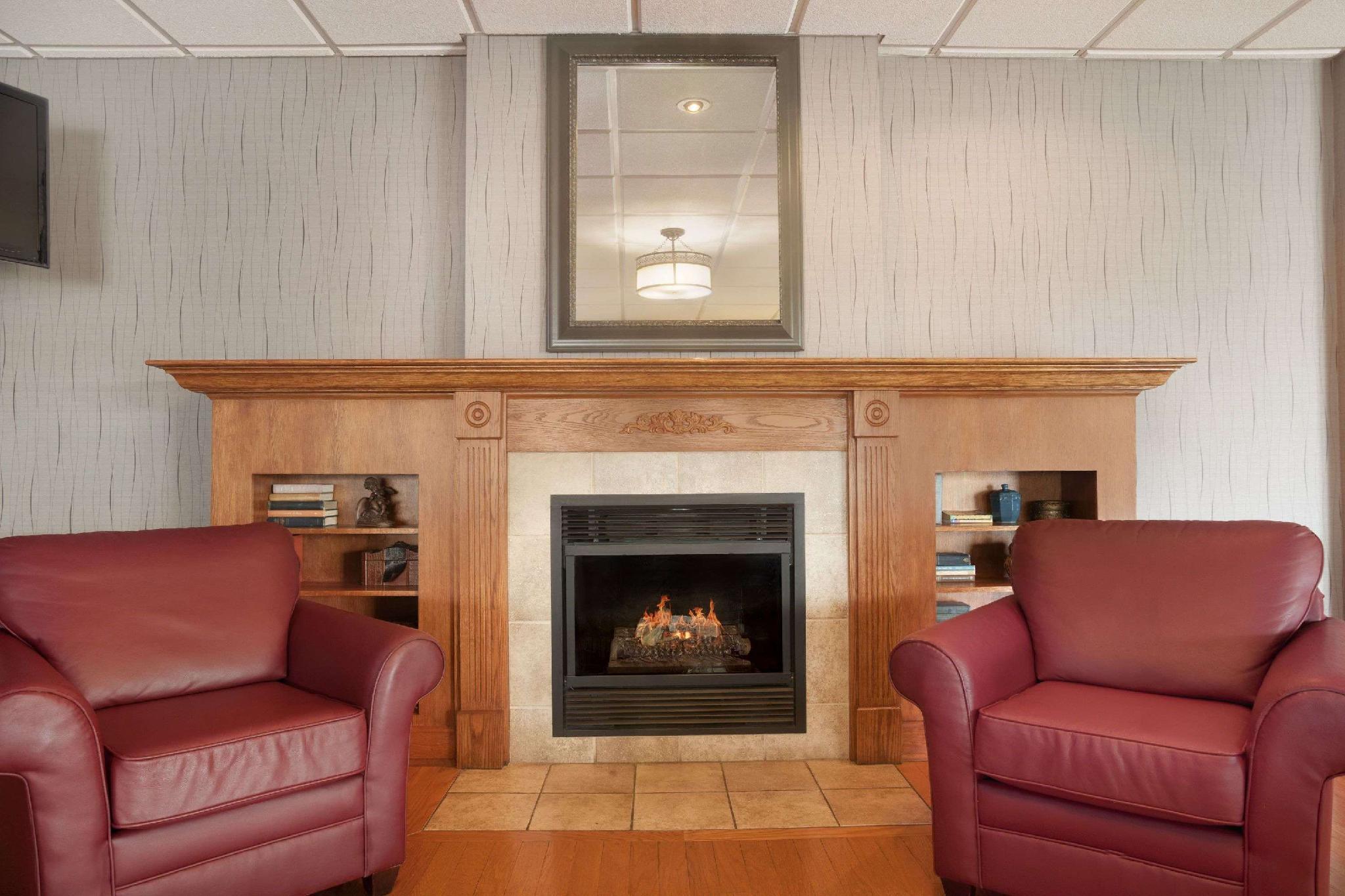 Comfort Inn & Suites Buffalo Airport 38/55