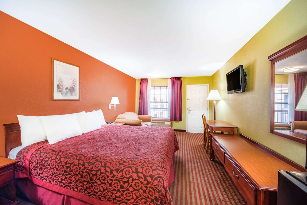 ROOM, QUEEN BED, SMOKING, ACCESSIBLE
