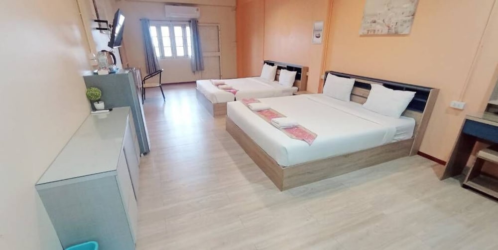 ROOM, QUADRUPLE