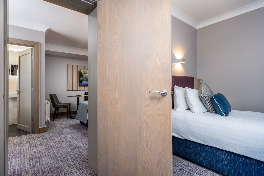 2 BEDROOMS, CONNECTING, FAMILY