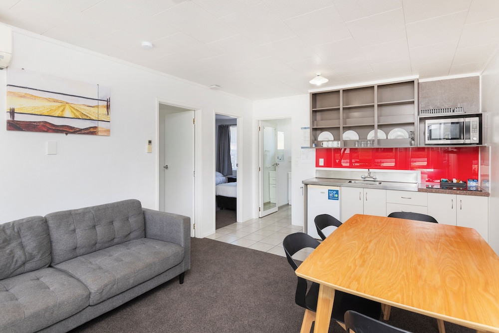 Waikanae Beach TOP 10 Holiday Park 25/50