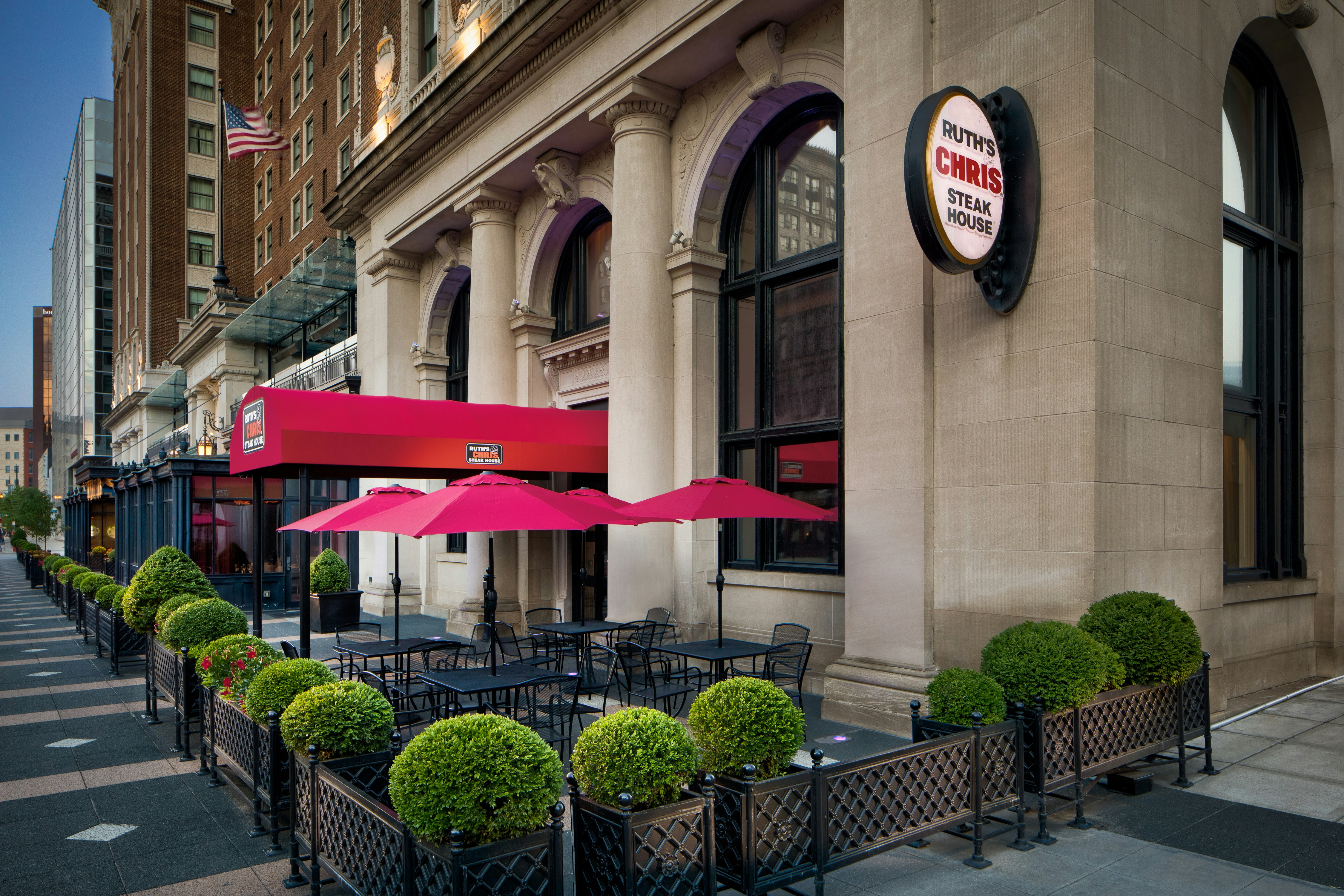 Amway Grand Plaza, Curio Collection by Hilton 6/65