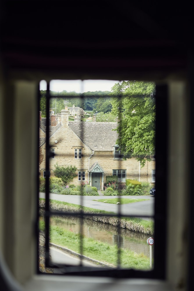 The Slaughters Country Inn 33/57