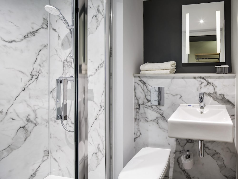 ibis budget Swindon 50/50