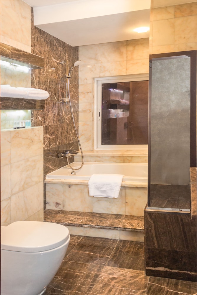 Blaire Executive Suites 52/58